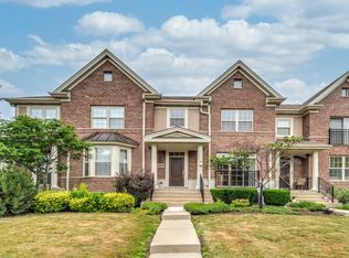 2569 Waterbury Ln, Buffalo Grove, IL 60089