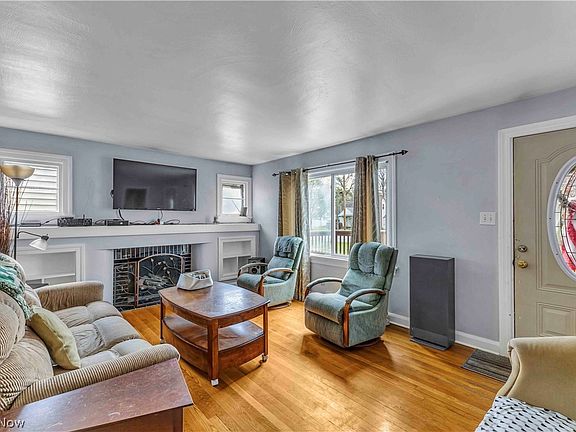 3rd image of 160 Rockdale Ave