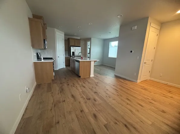 18501 NE 44th Ave, Vancouver, WA 98686