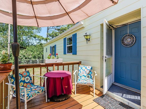 3rd image of 1056 Charlotte Ct
