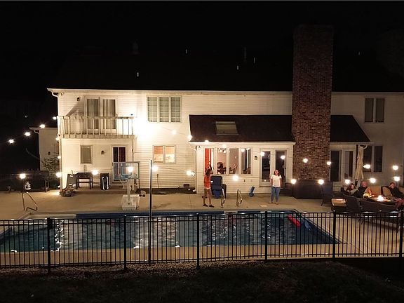 4th image of 24 Lakeshore Ct