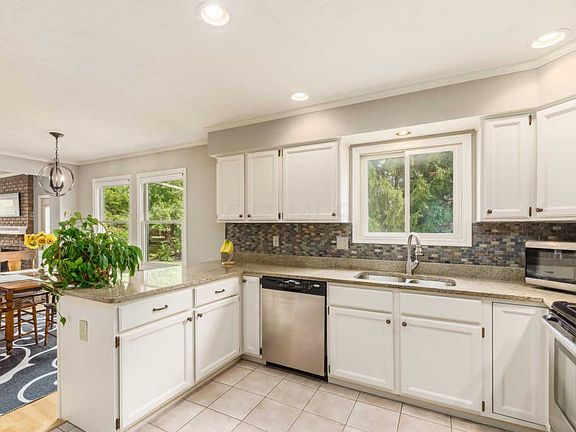 3rd image of 7619 Worsley Pl