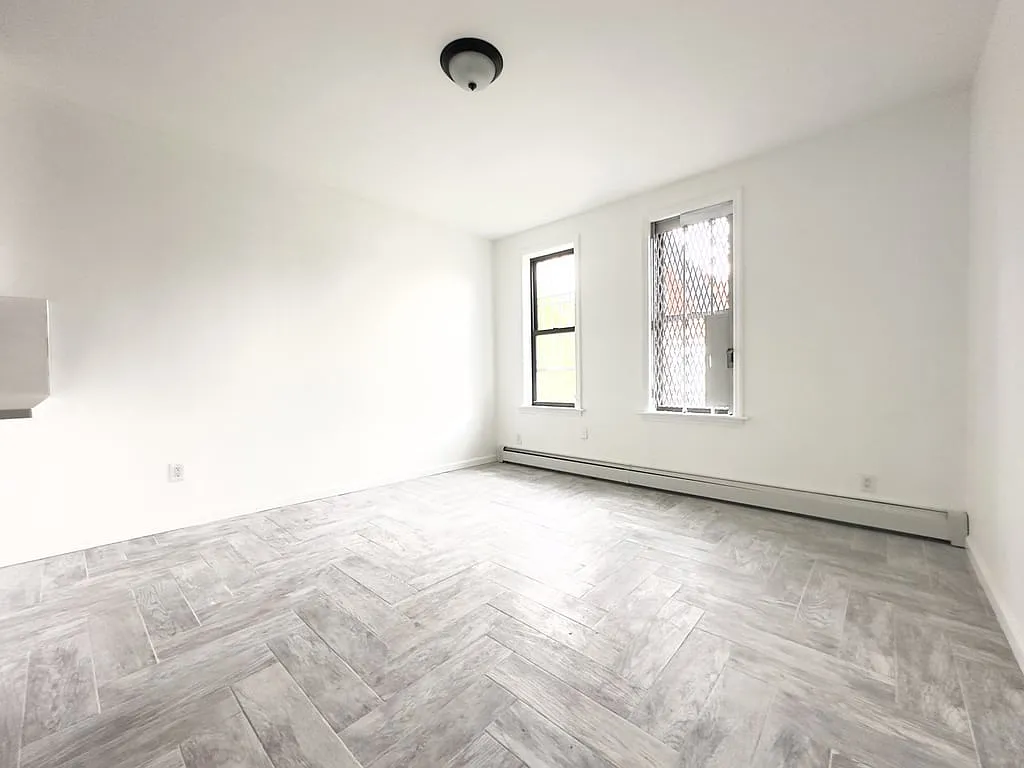 Building Photo - 1538 Gates Ave #2