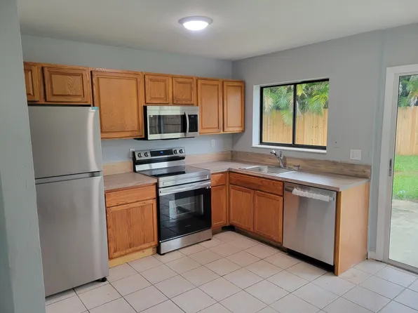 2625 SE Mariposa Ave, Port Saint Lucie, FL 34952