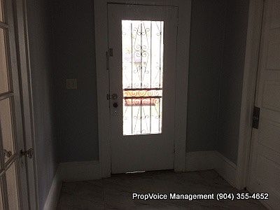 3rd image of 2062 Laura St