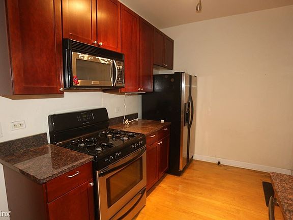 3rd image of 4702 N Winchester Ave