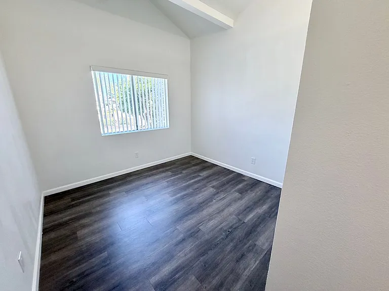 Oakdale Apartments (Village Palm Apartments) — Photo 9