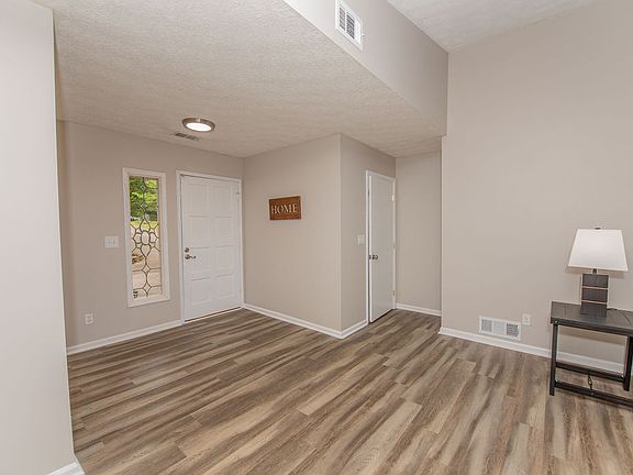 4th image of 180 Crabtree Dr W