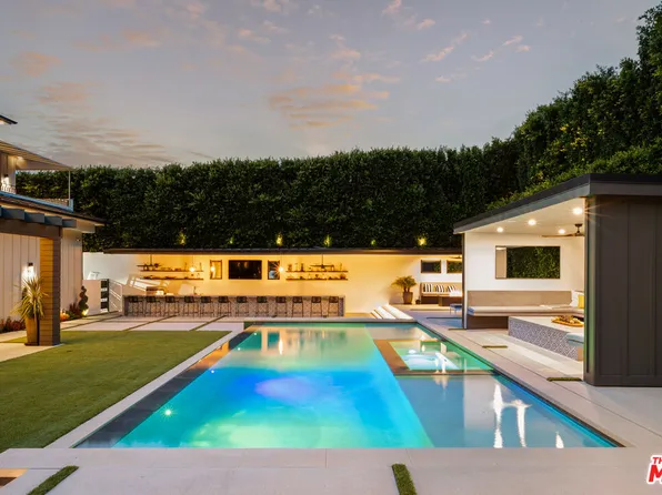 15321 Kingswood Ln, Sherman Oaks, CA 91403
