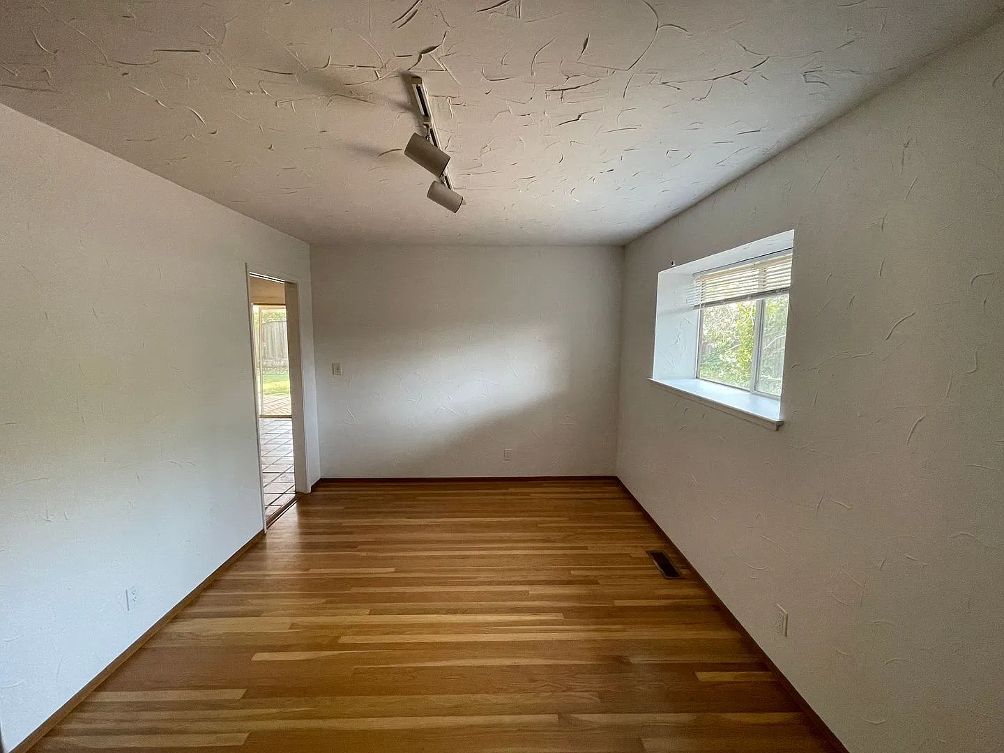 Spacious 4-Bedroom Spanish Style Home for Rent! — Photo 4