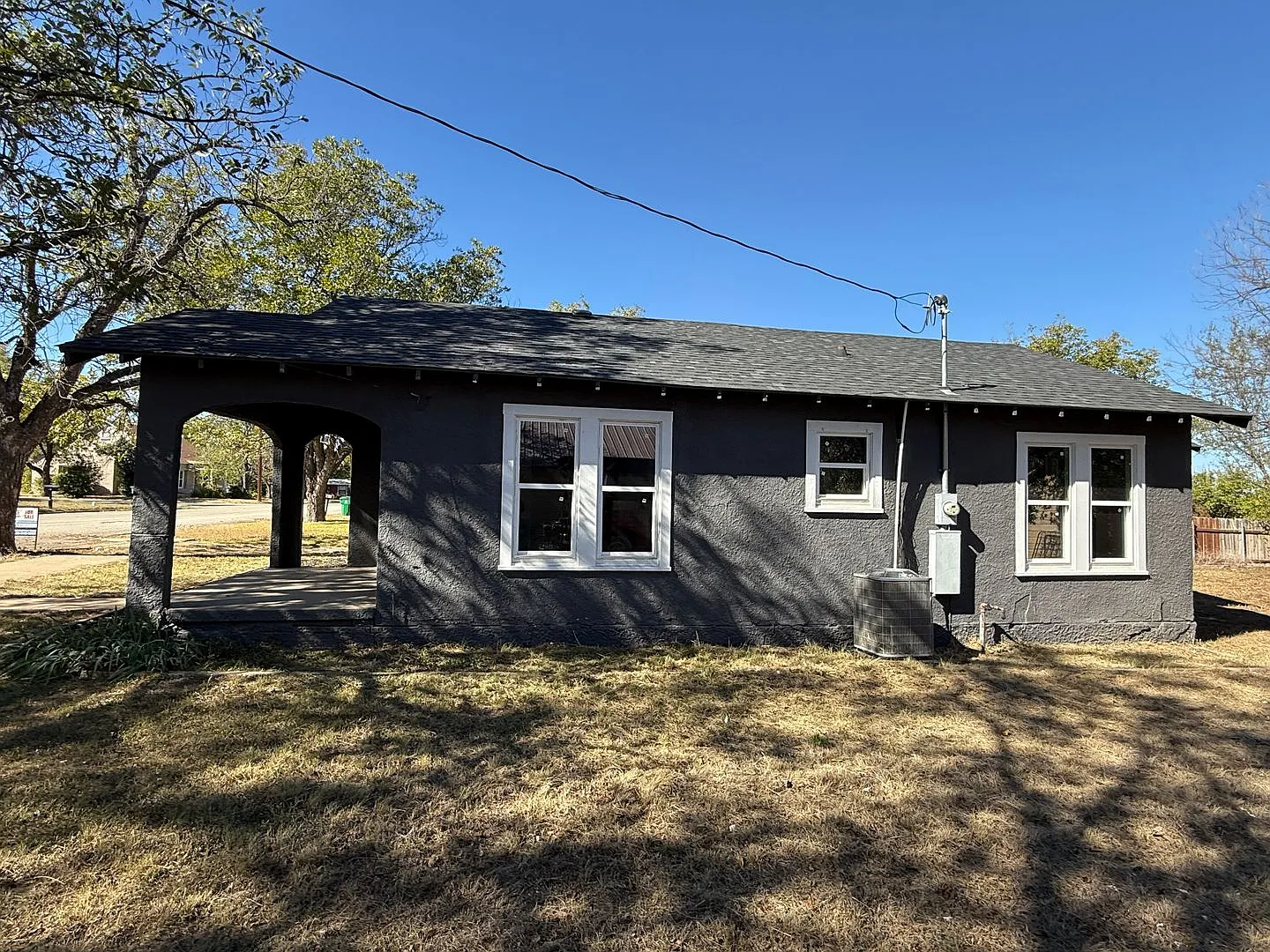 Newly Remodeled Home in Coleman — Photo 4