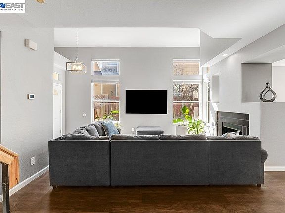 5th image of 97 Del Sur St