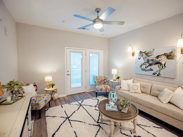 Grand Oaks Apartments — Photo 8