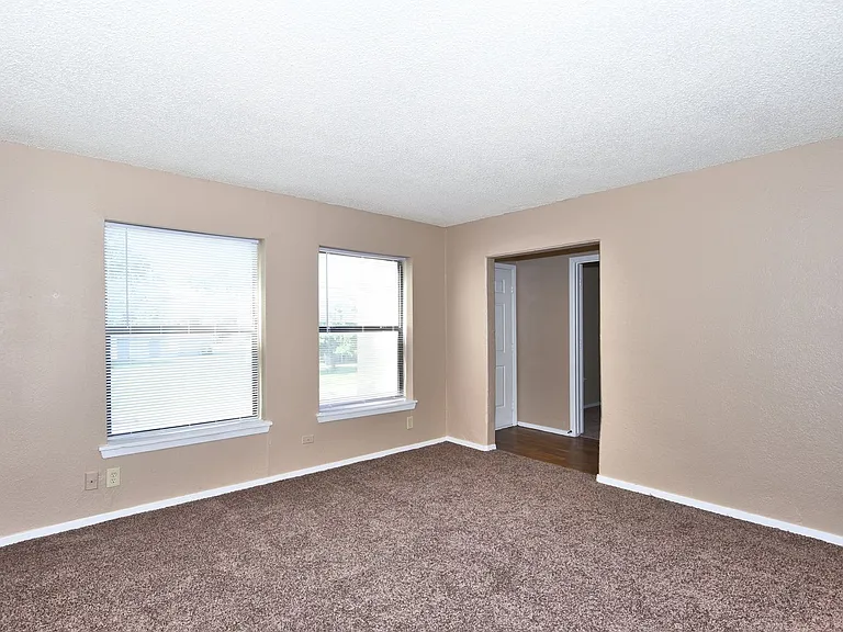 411 W K Pl — Photo 29