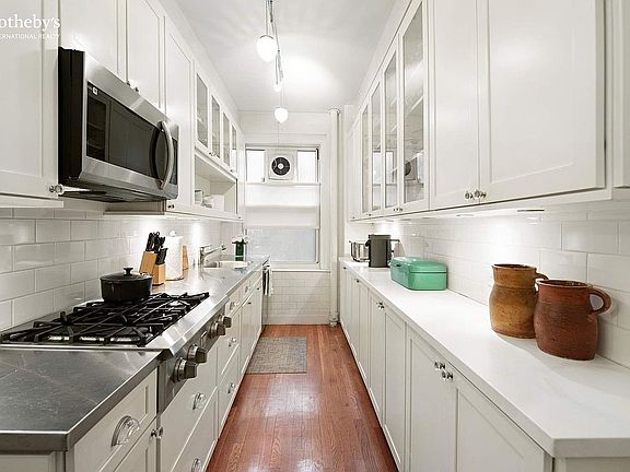 4th image of 325 E 57th St APT 6A