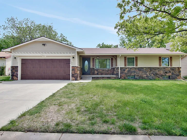 4036 N Edgemoor Dr — Photo 2