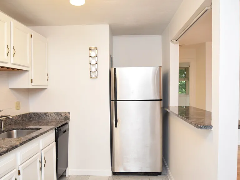 135 Inman St #12 — Photo 4