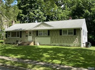 159 Cleenput Ter, Paramus, NJ 07652