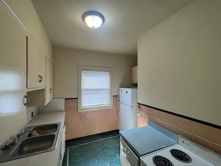 521-523 E 5th St #3 — Photo 5