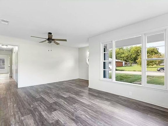 3rd image of 513 Lasalle St