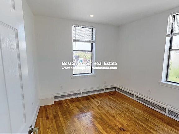 3rd image of 44A Joy St #10