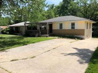 4901 N Wallace Dr, Kansas City, MO 64119