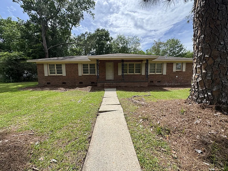 400 Massee Dr — Photo 2