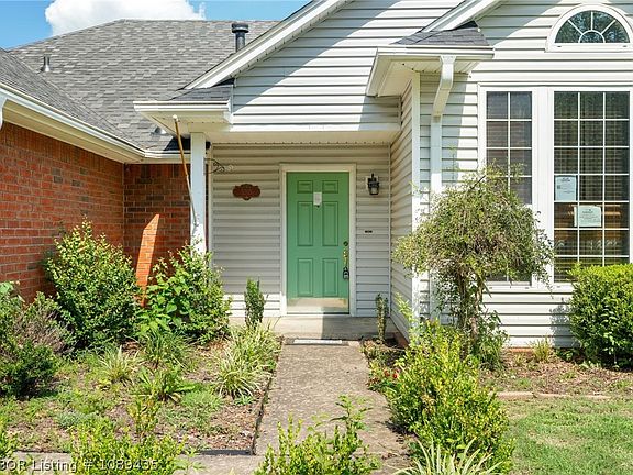 2nd image of 5205 Rosewood Cir