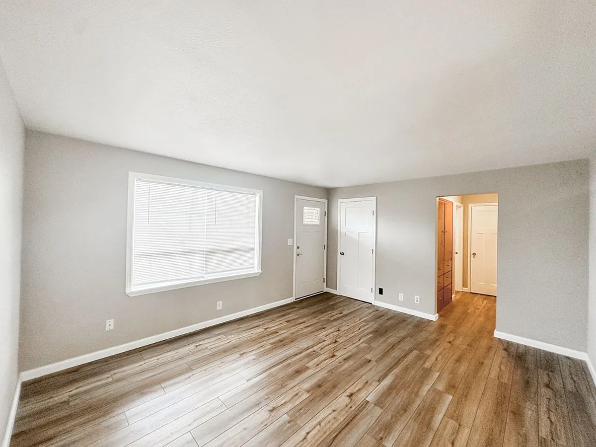 Building Photo - 2392 Edgewood Ave NE