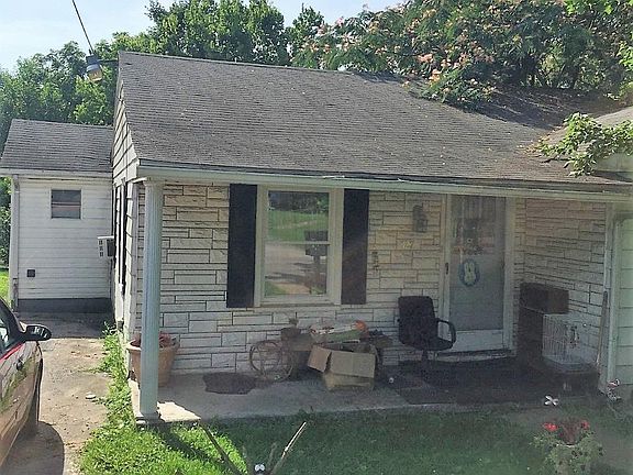 2nd image of 125 Boggs Ln