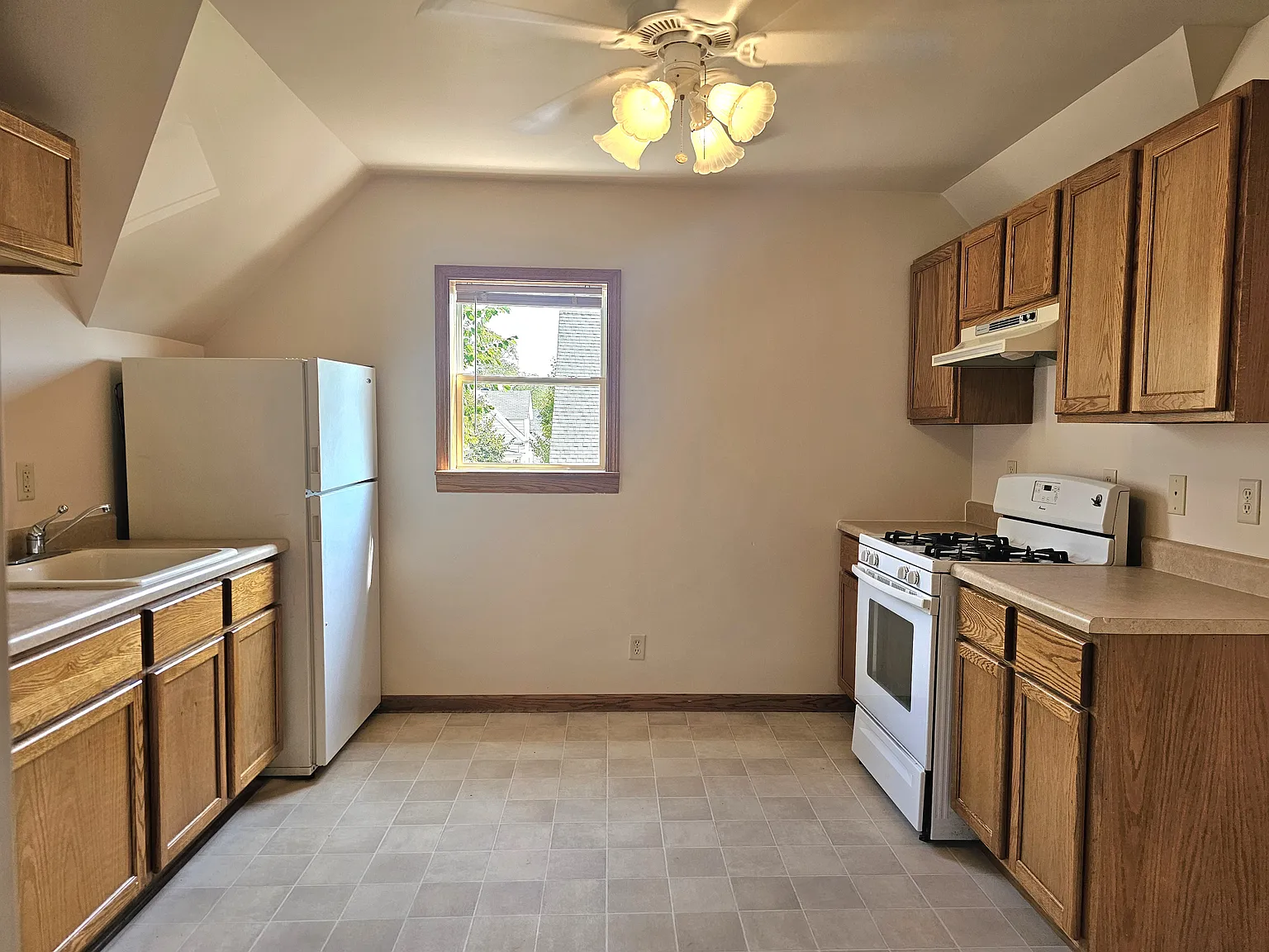 3 bed, 875 sqft, $1,400 — Photo 3