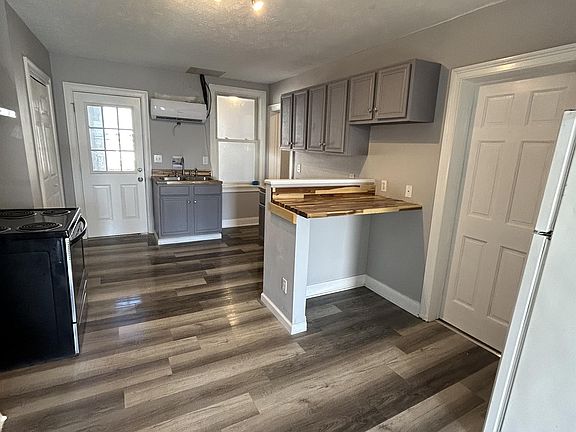3rd image of 561-565 Congress St #11107228