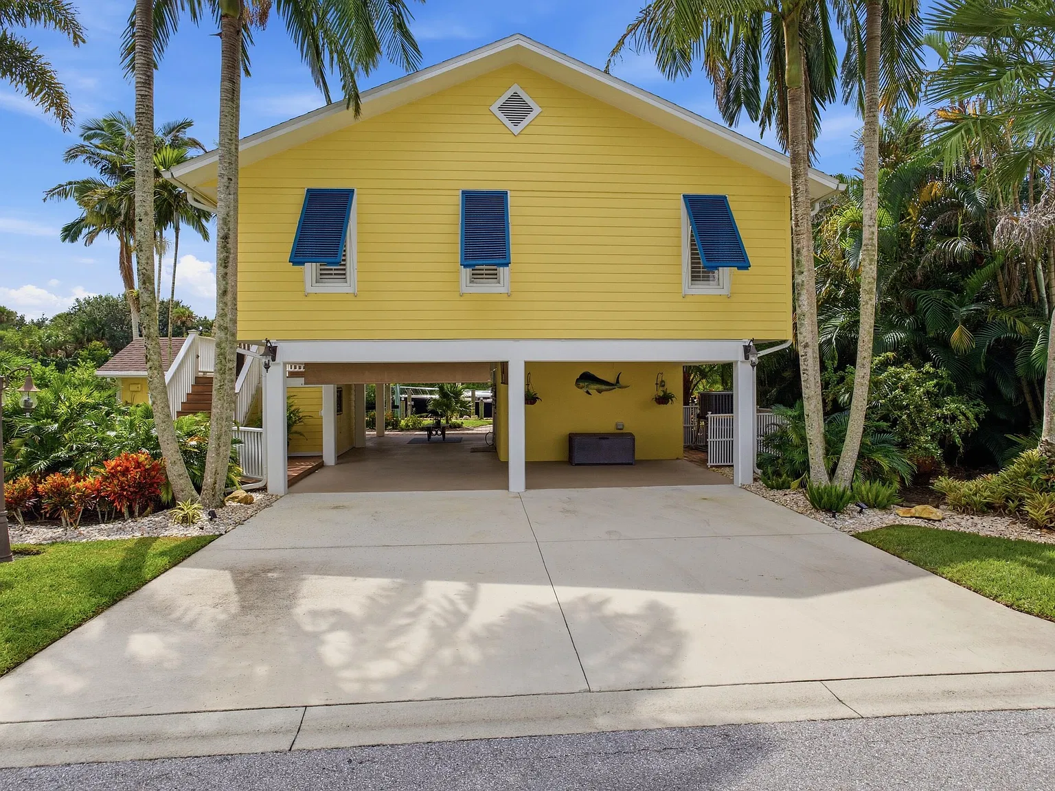 2 bed, 2.0 bath, 1044 sqft, $4,950 — Photo 4