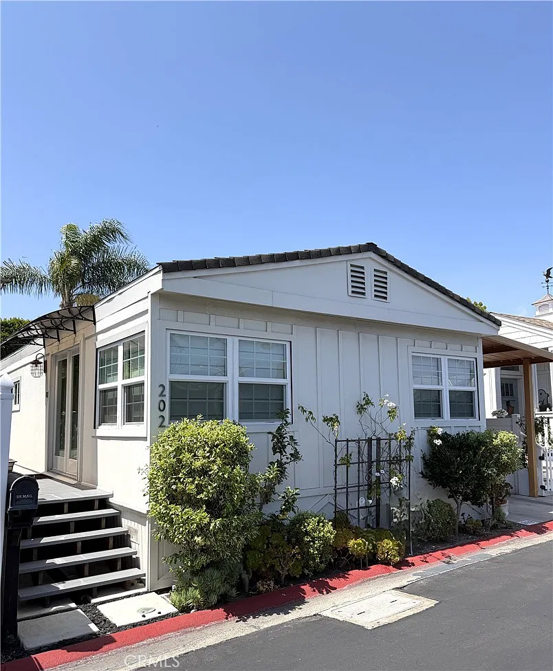 3 bed, 1200 sqft, $4,400 — Photo 1