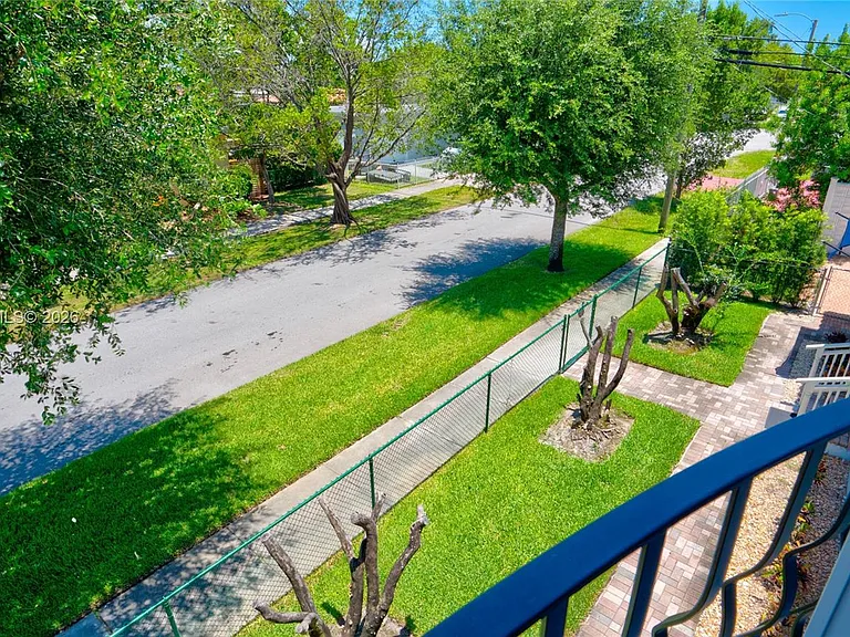 500 SW 51st Ct — Photo 28