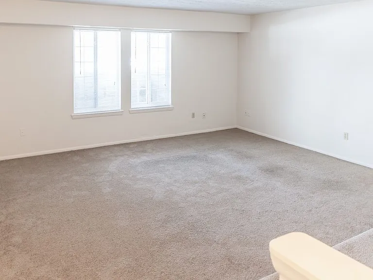 Windsor Gardens Apartments — Photo 12