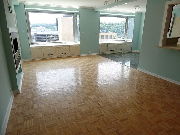 3rd image of 320 Fort Duquesne Blvd APT 24M