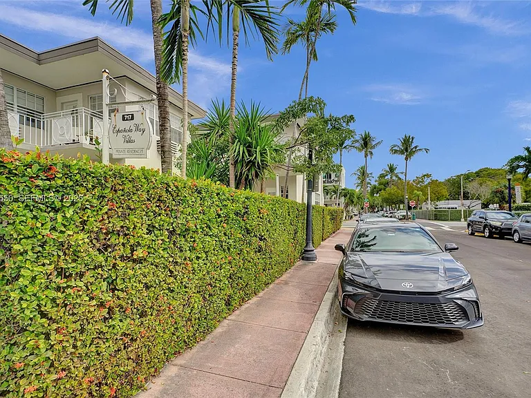 717 Espanola Way #204 — Photo 39