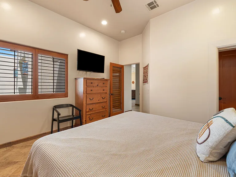 Guest bedroom - king bed