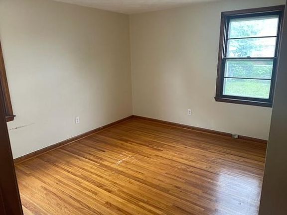 5th image of 323 Heath Ter Floor 1