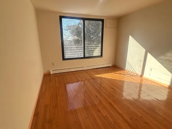 2338 Dean Street image 1 of 14