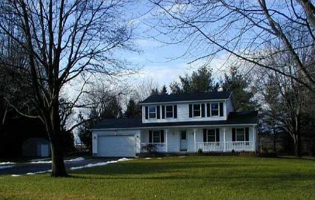 1st image of 16 Maplegrove Dr