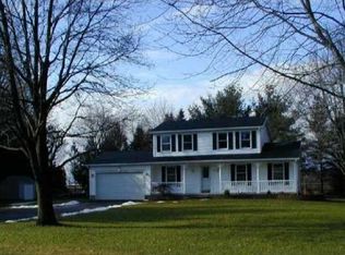 16 Maplegrove Dr, Churchville, NY 14428