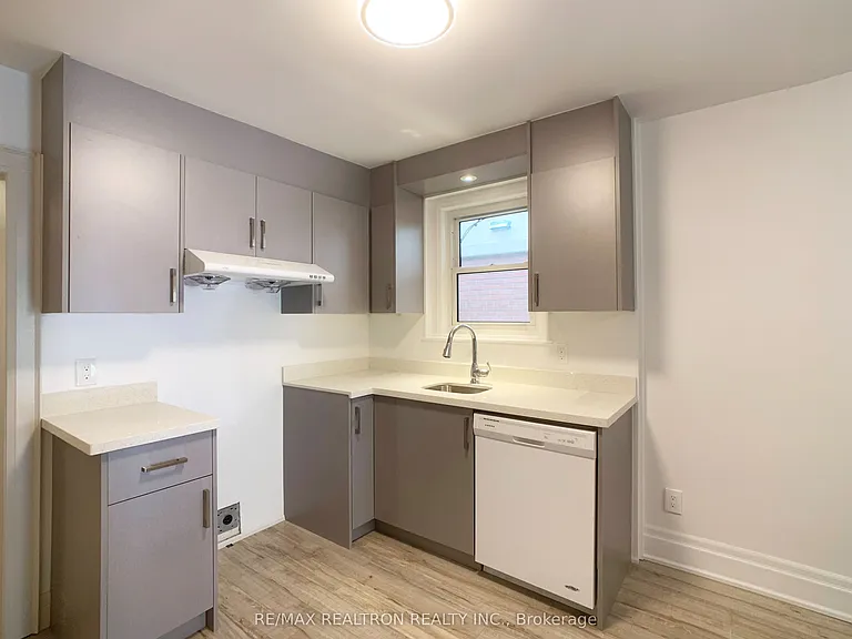 48 Mann Ave — Photo 8