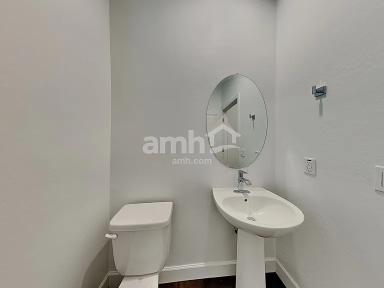 17138 W Golden Ln — Photo 8