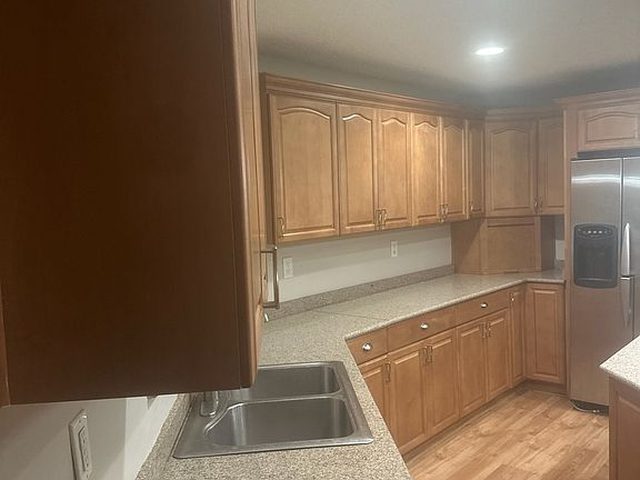 2nd image of 142 Daren Dr