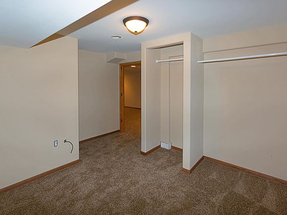 5th image of 211 Glendale Ave