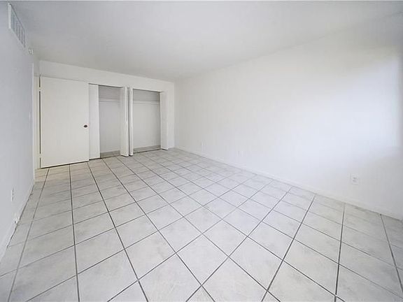 4th image of 1000 NW 95th Ter APT 203