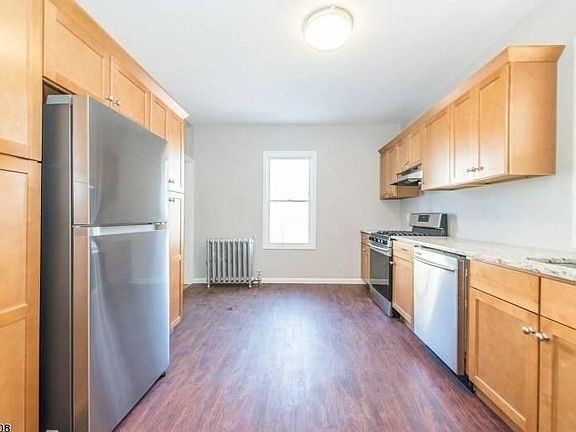 3rd image of 33 Linden Ave #1