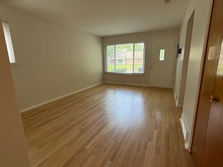 3016 Harvard Rd — Photo 3